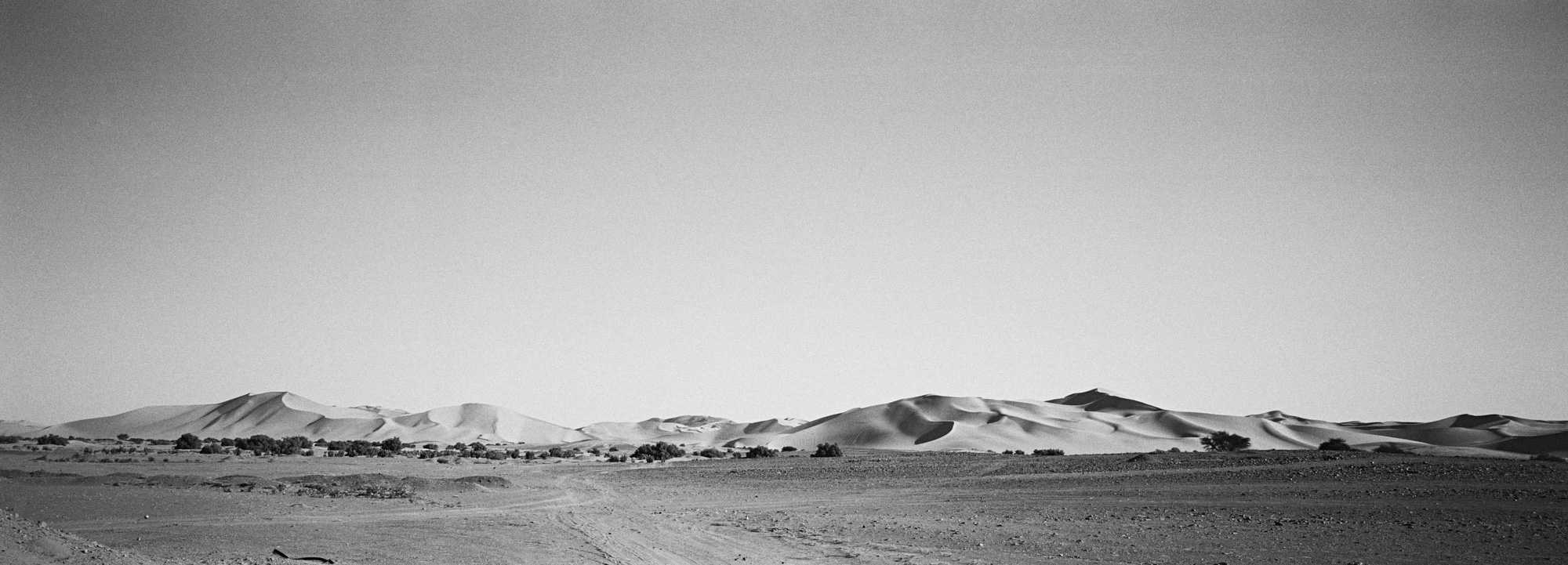 Environ 1330 kilomètres séparent la ville de Ghardaïa dans le Mzab et Tamanrasset porte de l'Afrique Noire. Egalement appelée Transsaharienne, la nationale 1 longue de 2335km relie Alger au Niger. Algérie-6/02/2016.