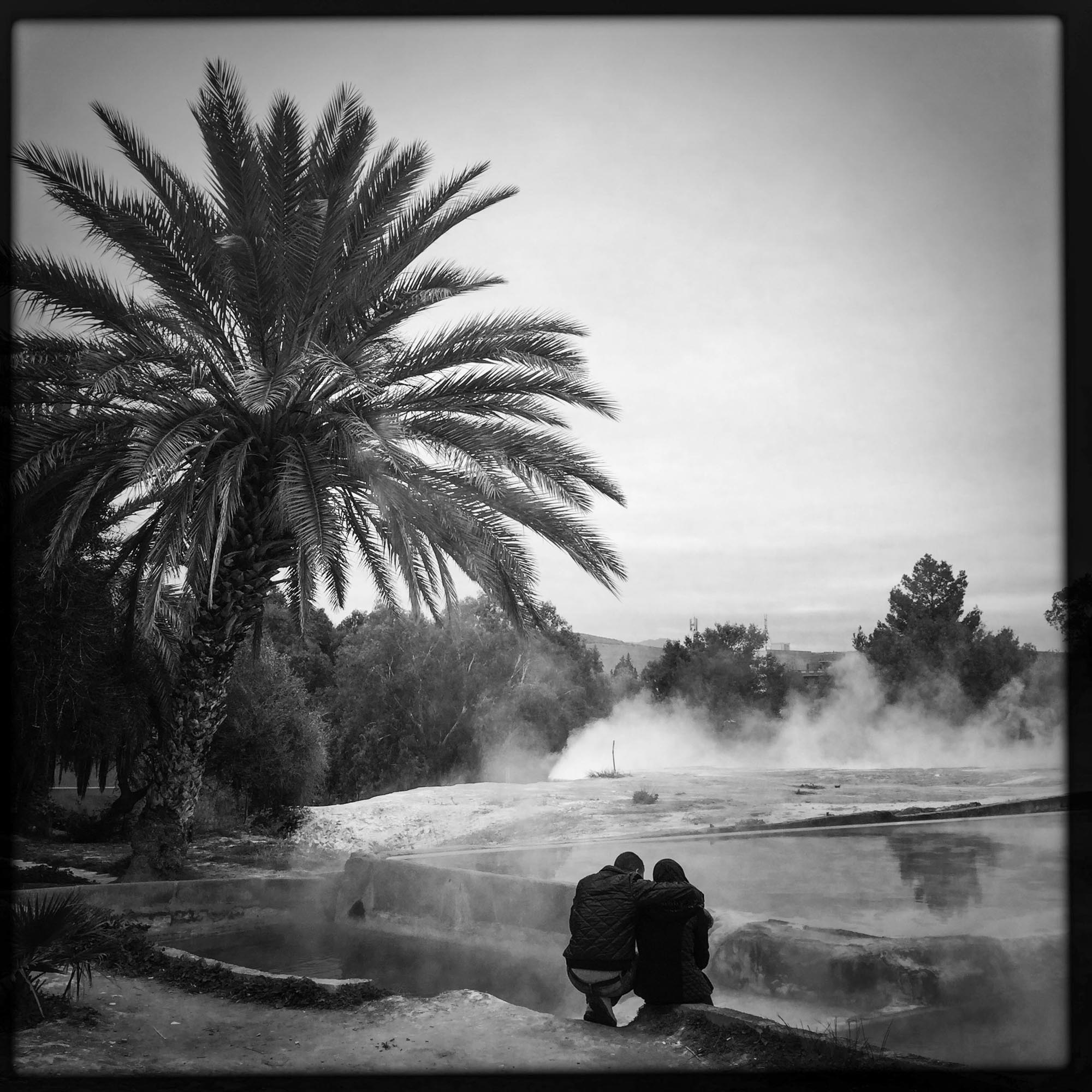 Des amoureux se retrouvent au Hammam de Meskhoutine se situe à 15 km de la ville de Guelma c'est une des nombreuses stations thermales de la région.10/02/2016, Meskhoutine-ALGERIE.