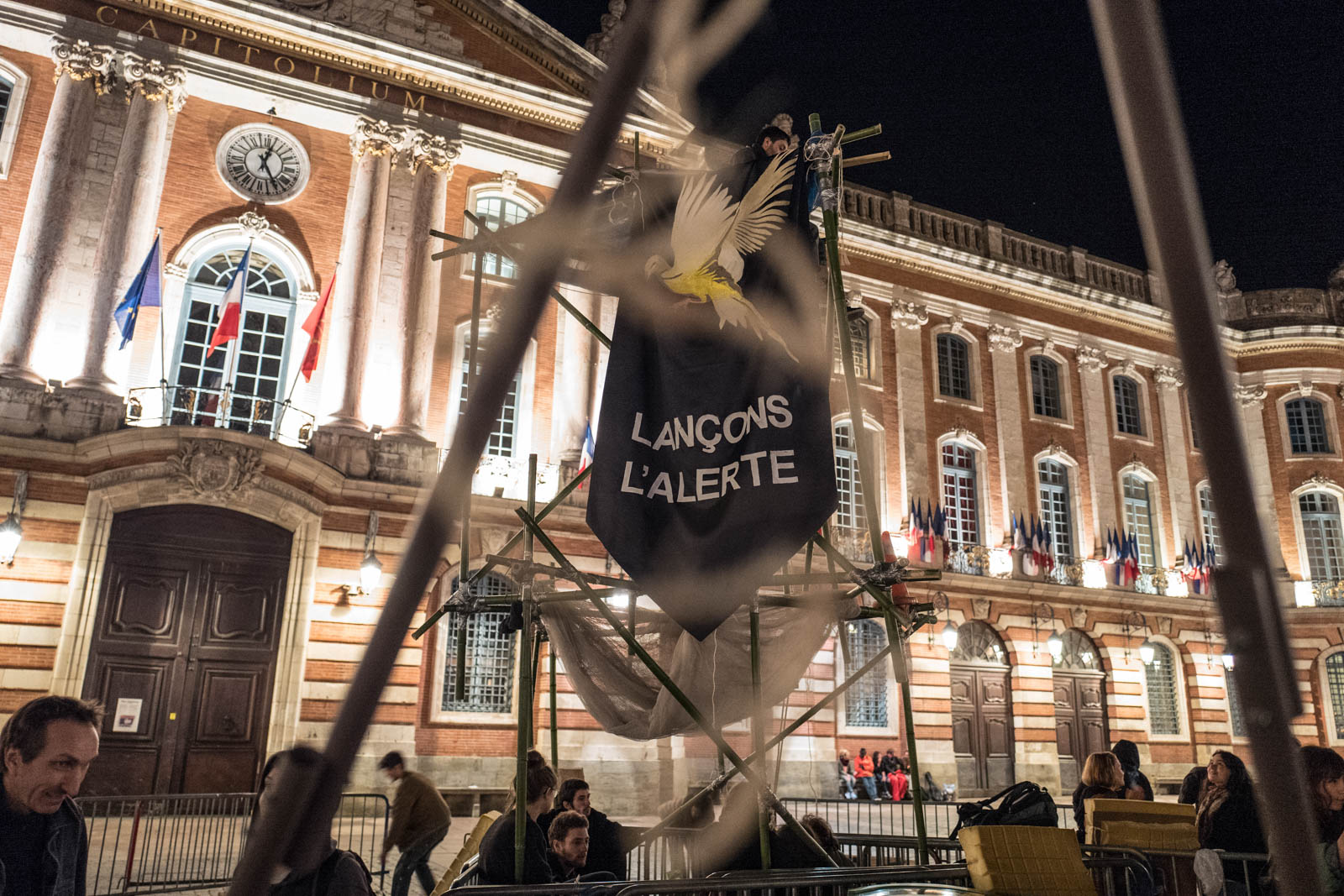 After the demonstation against the bill work , some participants of  Night Stand occupies the Capitol's square. 3, may 2016, Toulouse- FRANCE.
Après une journée de mobilisation contre le projet de loi travail, des participants au mouvement Nuit Debout occupe la place du Capitole.3/05/2016, Toulouse-FRANCE.