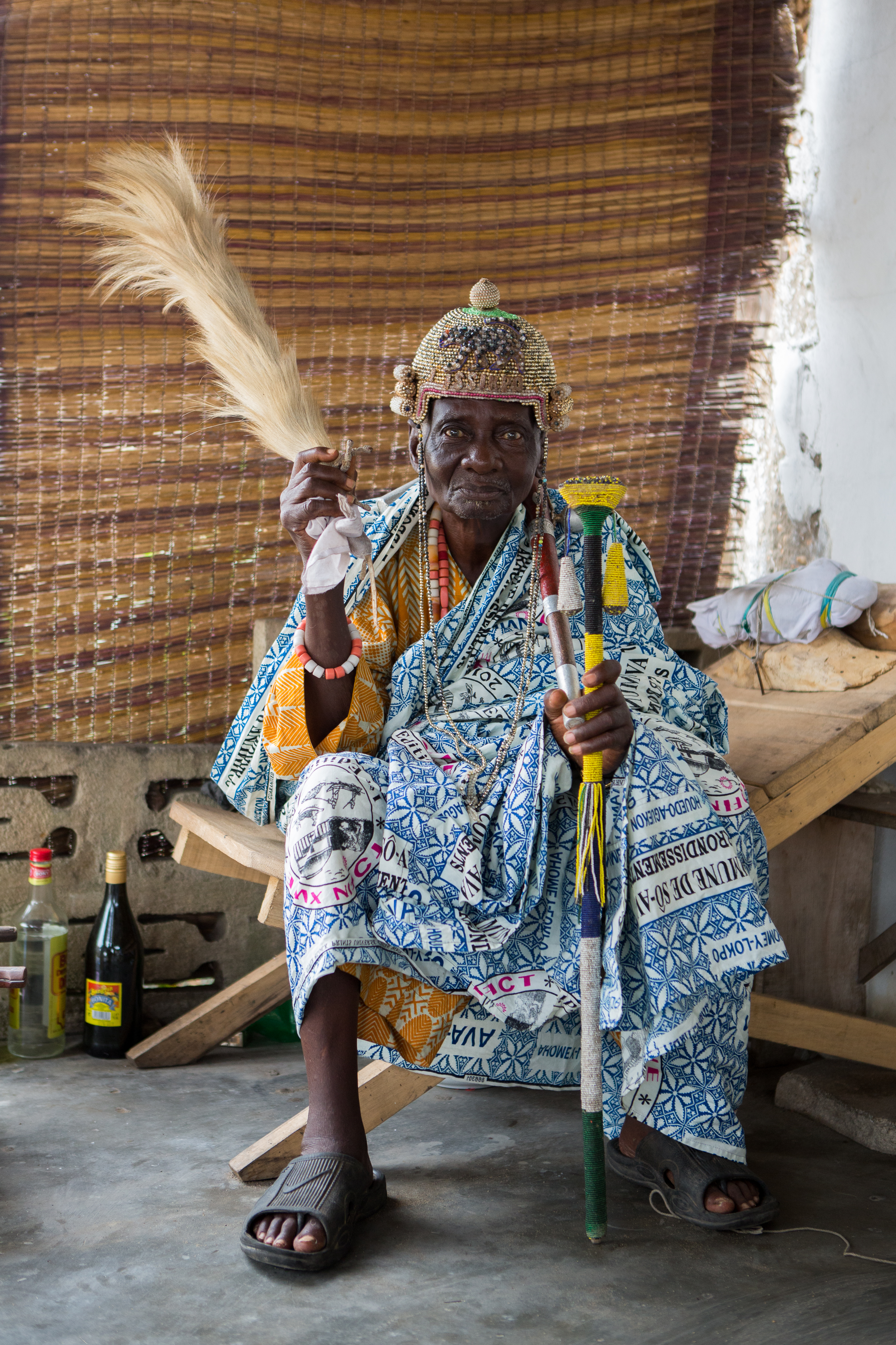 Ganvié.
The king of Ganvié.
Ganvié is a lakeside city in southern Benin that is part of the municipality of Sô-Ava in the Atlantic department, located on Lake Nokoué north of the metropolis of Cotonou, it is listed since 1996 on the indicative list of UNESCO but it is not yet classified.
Ganvié is one of the six projects included in the 2016-2021 Government Action Program (GAP) to develop tourism.
The cost of the project is estimated at 20 billion CFA francs (about 30.5 million euros).It includes sanitation and cleaning of the lake (from mid-2018 to the end of 2019. Ganvié 1, Benin - March 28, 2018.
Vie sur l’eau à Ganvié. 
Le roi de ganvié.
Ganvié est une cité lacustre du sud du Bénin qui fait partie de la commune de Sô-Ava dans le département de l'Atlantique, situé sur le lac Nokoué au nord de la métropole de Cotonou, elle est inscrite depuis 1996 sur la liste indicative de l'UNESCO mais elle n’est pas encore classée.
Ganvié fait partie des six projets retenus dans le Programme d’actions du gouvernement (PAG) 2016-2021 pour développer le tourisme.
Le coût du projet est estimé à 20 milliards de F CFA (près de 30,5 millions d’euros). Il comprend l’assainissement et le curage du lac (de la mi-2018 à la fin de 2019. Ganvié 1, Bénin- 28 mars 2018., 2018.